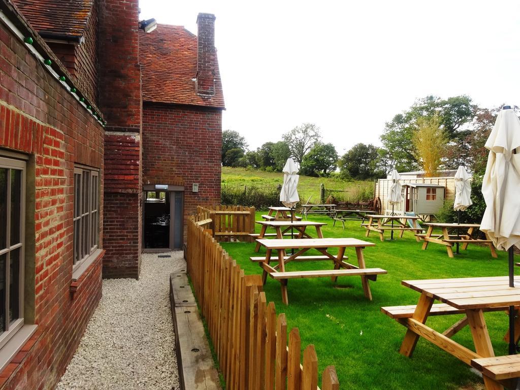The Windmill Inn Horsham Exterior foto
